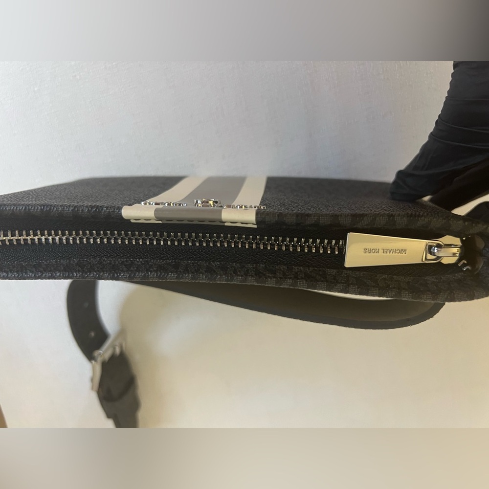 Michael Kors belt bag - Picture 9 of 12